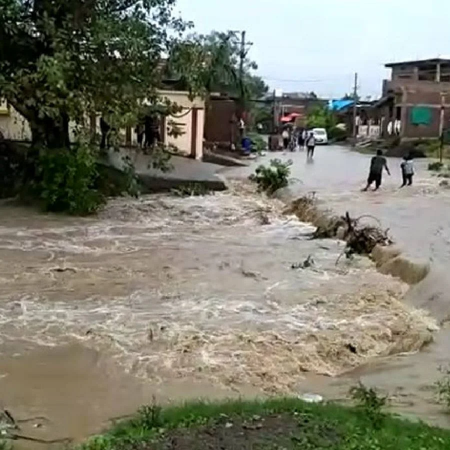 MP Update - उफनते नाले में बहे ताऊ सहित 3 भतीजे,ताऊ हुए लापता 1 nala