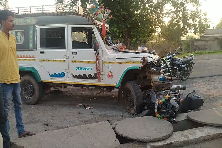 MP Update - पिकअप की हुई भिड़ंत दो बाइक को मारी टक्कर, 1 की मौत,दूसरे की हालत नाजुक 1 768-512-15758314-thumbnail-3x2-latehar