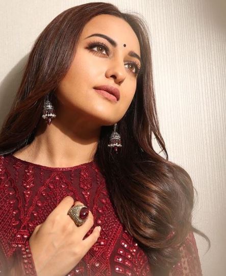 Sonakshi Sinha - अपने मन की करने में लगे 12 साल, बोलीं- यह रिस्क लेने का है सही समय 1 Sonakshi-Sinha