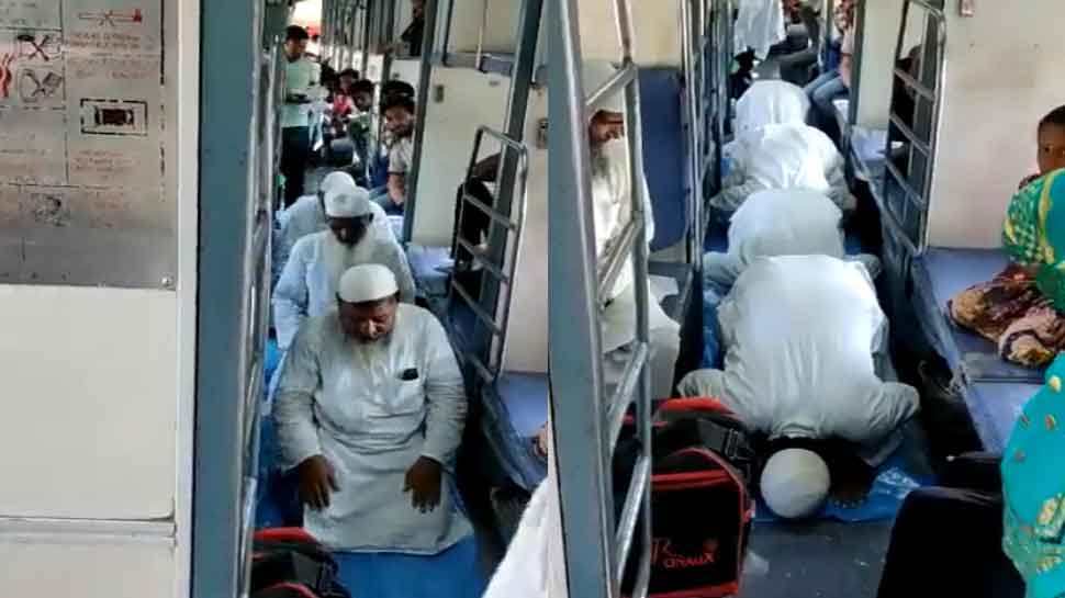 1383638-namaz-in-train