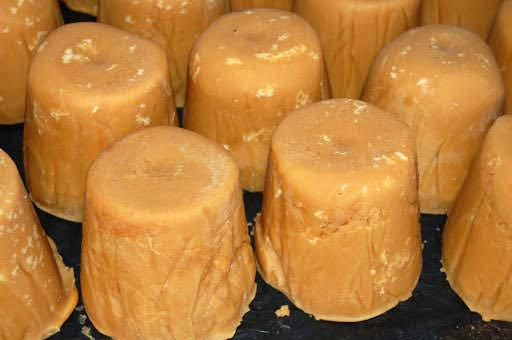 Chemical free jaggery-sugar शुगर मील बना रहा है चीनी के साथ गुड़-शक़्कर, महंगा होने के बावजूद भी काफी पसंद कर रहे लोग! 2 image 158