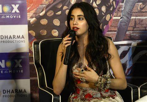 Janhvi Kapoor Work Life इस मैली चीज को छू कर जाह्नवी कपूर को आई बहुत घृणा, लेकिन काम था तो करना पड़ा 1 th-2022-11-13T231701.340