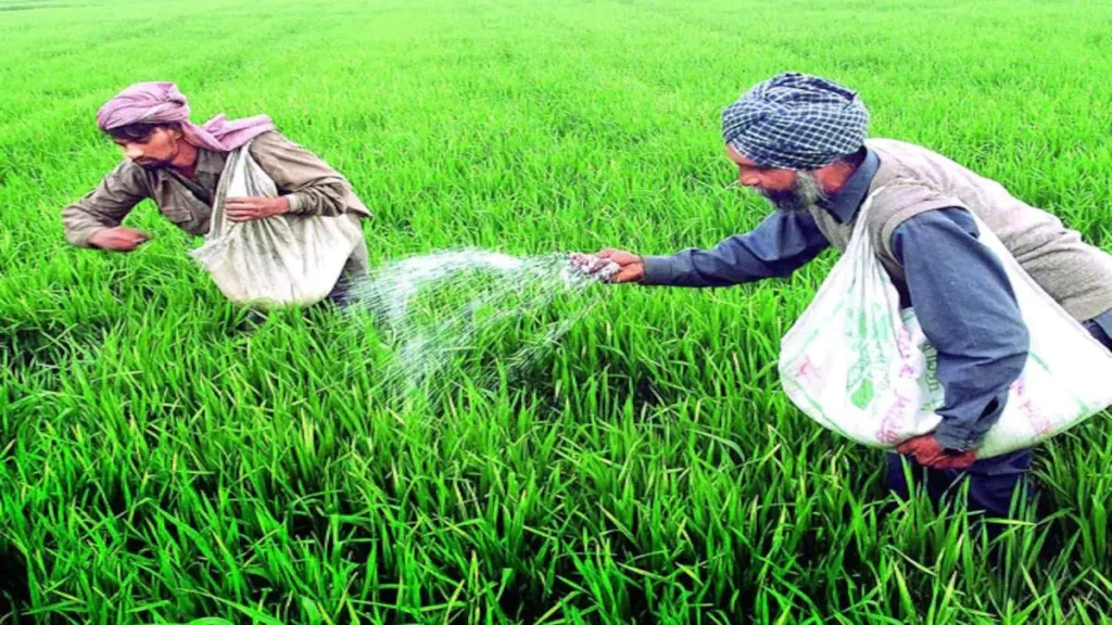 PM Kisan Latest News 13वीं किस्त से पहले बड़ा अपडेट, केंद्रीय कृषि मंत्री ने किसानो के लिए दी ये जरूरी सुचना! 1 farmers-sixteen_nine