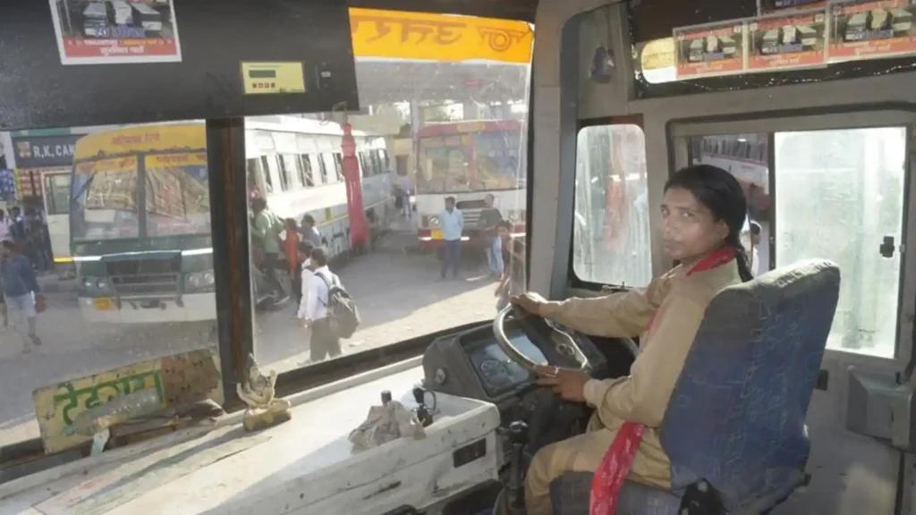 UP की पहली महिला सरकारी बस चालक बनी चाय की दुकान से करती थी अपना गुजरा 3 50d76062 4b26 11ed ab1f c6755d0fab71 1665686461848