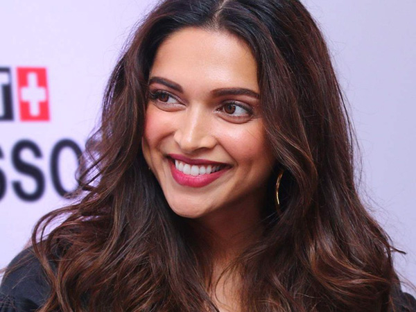 Deepika Padukone की इस साड़ी की कीमत जान के पांव तले जमीन खिसक जाएगी खरीदने की सोचने से पहले जान लें इसकी कीमत ? 1 6-1