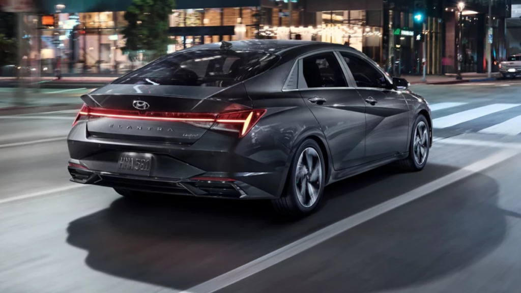 पैरामैट्रिक ग्रिल वाली Hyundai Verna स्पोर्टी लुक में जल्द देंगी दस्तक,झक्कास फीचर्स के साथ मार्केट में मचाएंगी आतंक 2 95060526
