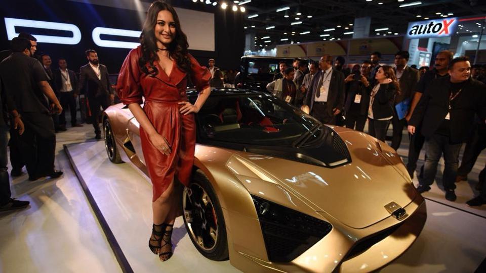 Sonakshi Sinha auto expo 2018