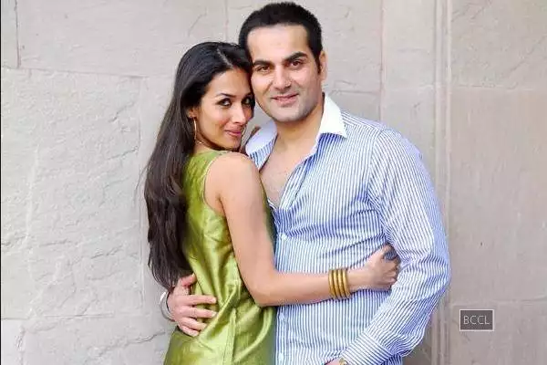 Malaika Arora Hugs Arbaaz Khan: Malaika ने एक्स पति Arbaaz को सरेआम लगाया गले , Arjun Kapoor को होगी खूब जलन ! 2 image 43