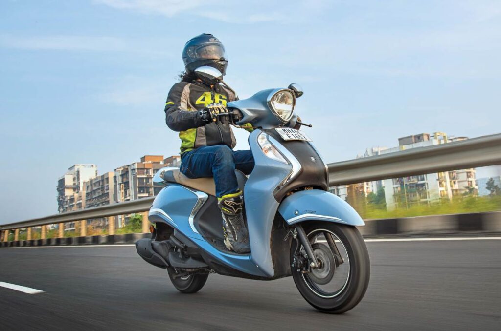 Yamaha ने लॉन्च किया ये <strong>65-70 किलोमीटर का माइलेज</strong> देने वाला स्कूटर, स्पोर्टी लुक देख पापा की परी एक्टिवा को कह देंगी टा-टा 1 20211209065759_Fascino_1