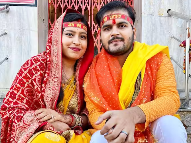 Arvind Akela की पत्नी है बेहद खूबसूरत फोटो देख मचल उठेगा आपका दिल 2 image 139
