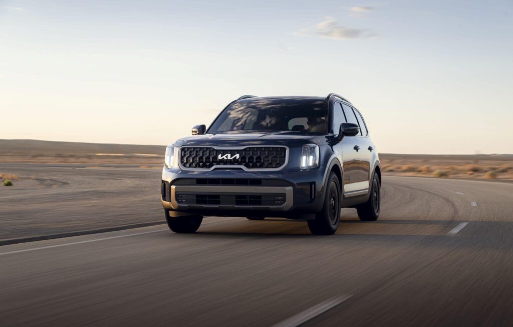 Tata और Hyundai की धड़कने रोकने आ रही नई Kia Clavis SUV, कीमत है बेमिशाल 3 19539 2023 Telluride.1