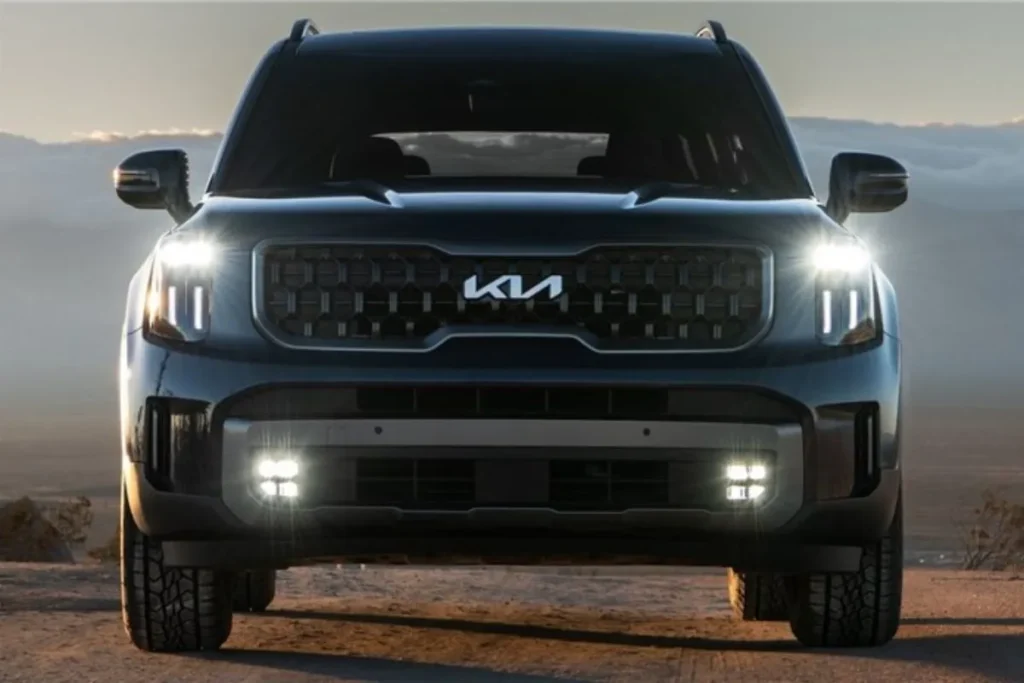 Tata और Hyundai की धड़कने रोकने आ रही नई Kia Clavis SUV, कीमत है बेमिशाल 2 Kia Clavis