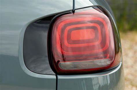 लॉन्च हुई Citroen C3 Aircross नई -मेड -साइज SUV, कीमत जानकर छूटेगा पसीना 5 OIP 17 2