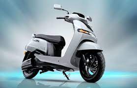 TVS iQube Scooter पे मिल रहा है ₹20,000 की भारी छुट! जाने कितना होगा कीमत