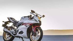 Yamaha R15 V4 स्पोर्ट लुक देख पहले नजर में हो जाएगा प्यार, KTM को लगा जोरदार धक्का.. जाने कीमत
