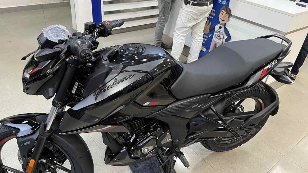  KTM का रोला मिटाने आया Bajaj Pulsar N150 का किलर लुक, दमदार इंजन और खचाखच फीचर्स से भरपूर