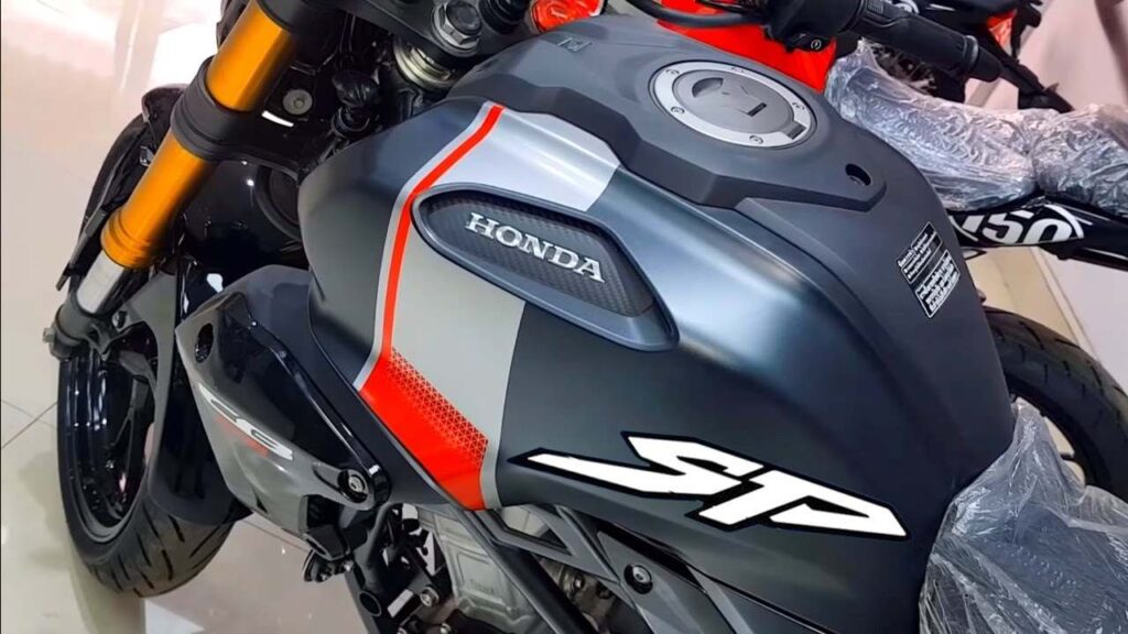 TVS Apache को धूल में मिला देगी Honda की ये स्टाइलिश बाइक, तड़तड़ाते फीचर्स के साथ माइलेज भी है झन्नाटेदार