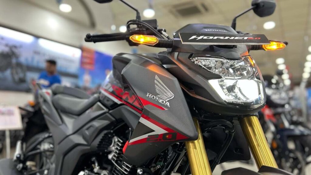 TVS Apache की डिमांड कम करने आई Honda की रापचिक बाइक, स्टैंडर्ड फीचर्स के साथ इंजन भी शक्तिशाली