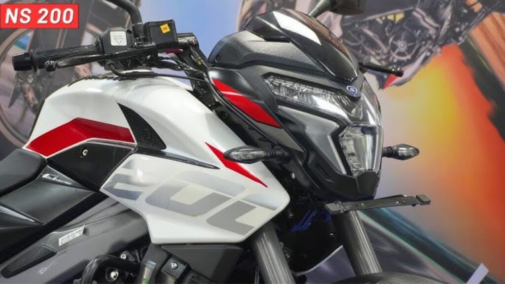 KTM की हेकड़ी निकाल देंगा Bajaj Pulsar का किलर लुक, पॉवरफुल इंजन के साथ फीचर्स भी झन्नाटेदार