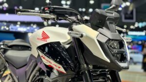 Bajaj Pulsar के परखच्चे उड़ा Honda की भौकाली बाइक, शक्तिशाली इंजन के साथ मिलेंगे A1 क्लास के फीचर्स