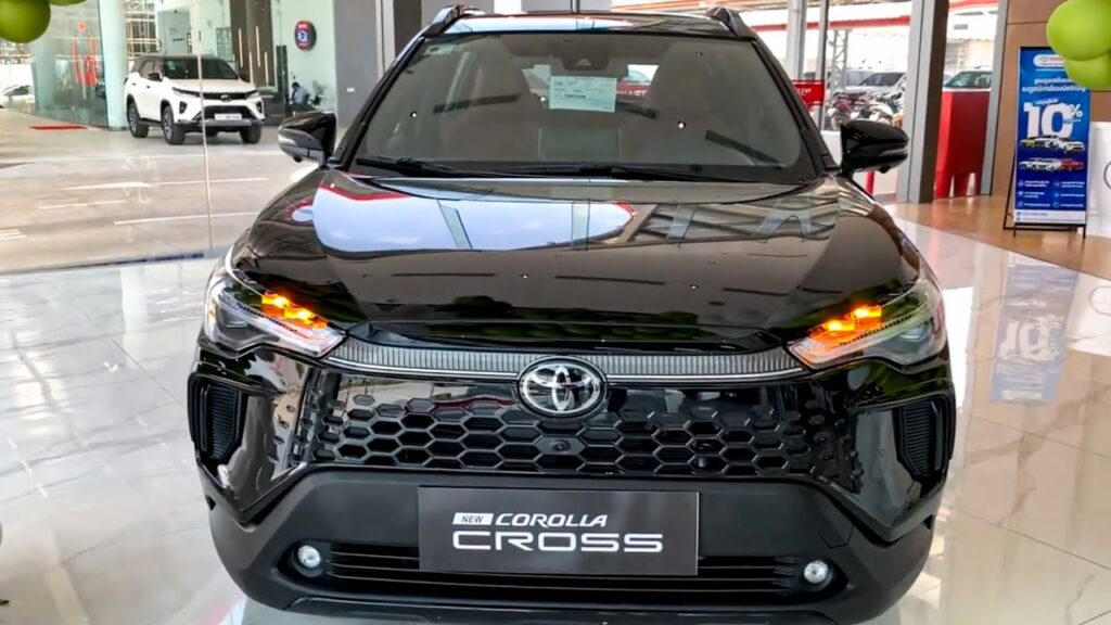 XUV 700 का दिवाला निकालने आ गयी Toyota Corolla Cross की SUV कार खचाखच फीचर्स और दमदार इंजन के साथ देखे कीमत