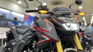 TVS Apache की बत्ती गायब कर देंगी Honda की दमदार बाइक, 55km माइलेज के साथ फीचर्स भी तूफानी