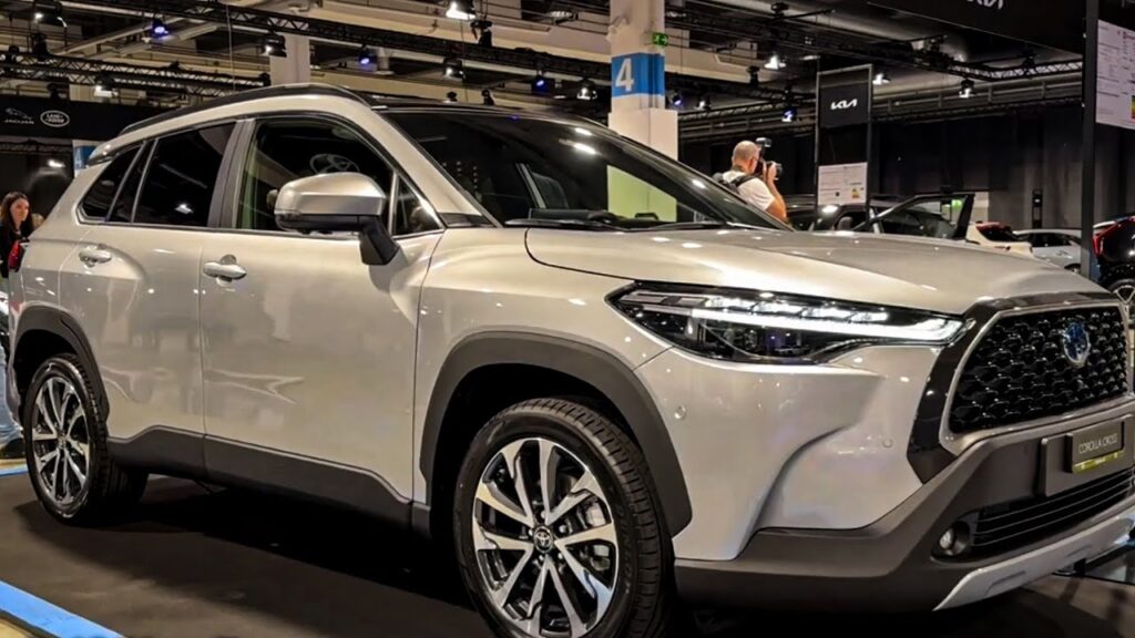 XUV 700 की वाट लगा देंगी Toyota की लक्ज़री लुक SUV, प्रीमियम फीचर्स और तगड़े इंजन के साथ देखे कीमत 1 XUV 700 की वाट लगा देंगी Toyota की लक्ज़री लुक SUV, प्रीमियम फीचर्स और तगड़े इंजन के साथ देखे कीमत