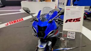 KTM को धोबी पछाड़ देगा Yamaha R15 का चमचमाता लुक, मजबुत इंजन के साथ फीचर्स भी कड़क