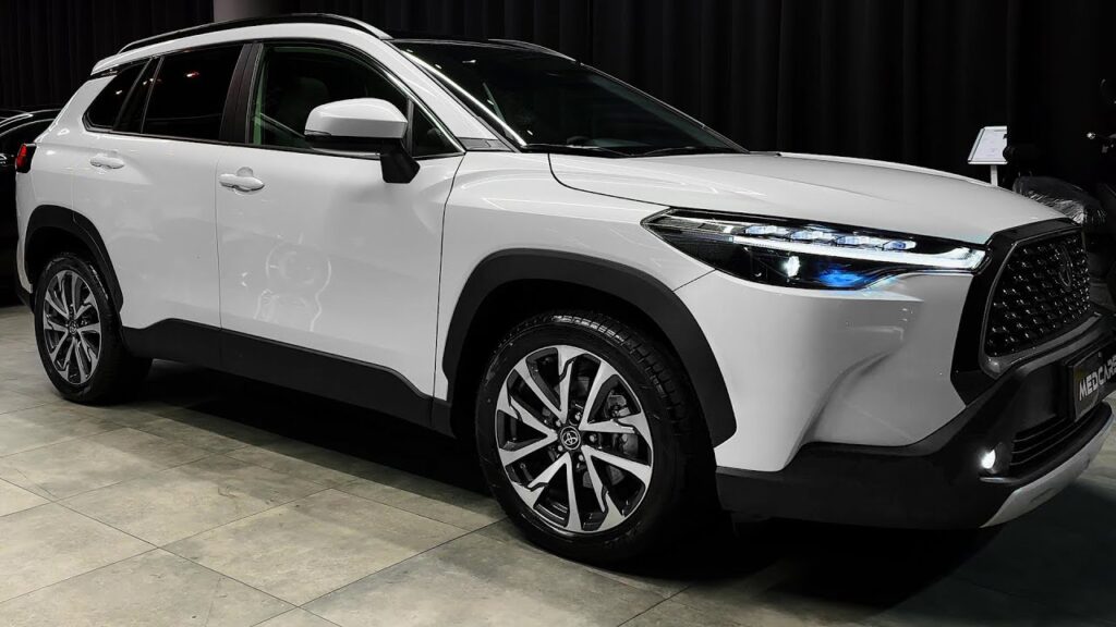 XUV700 की लंका लगा देंगी Toyota की लक्ज़री SUV, दमदार इंजन के साथ फीचर्स भी प्रीमियम, देखे कीमत